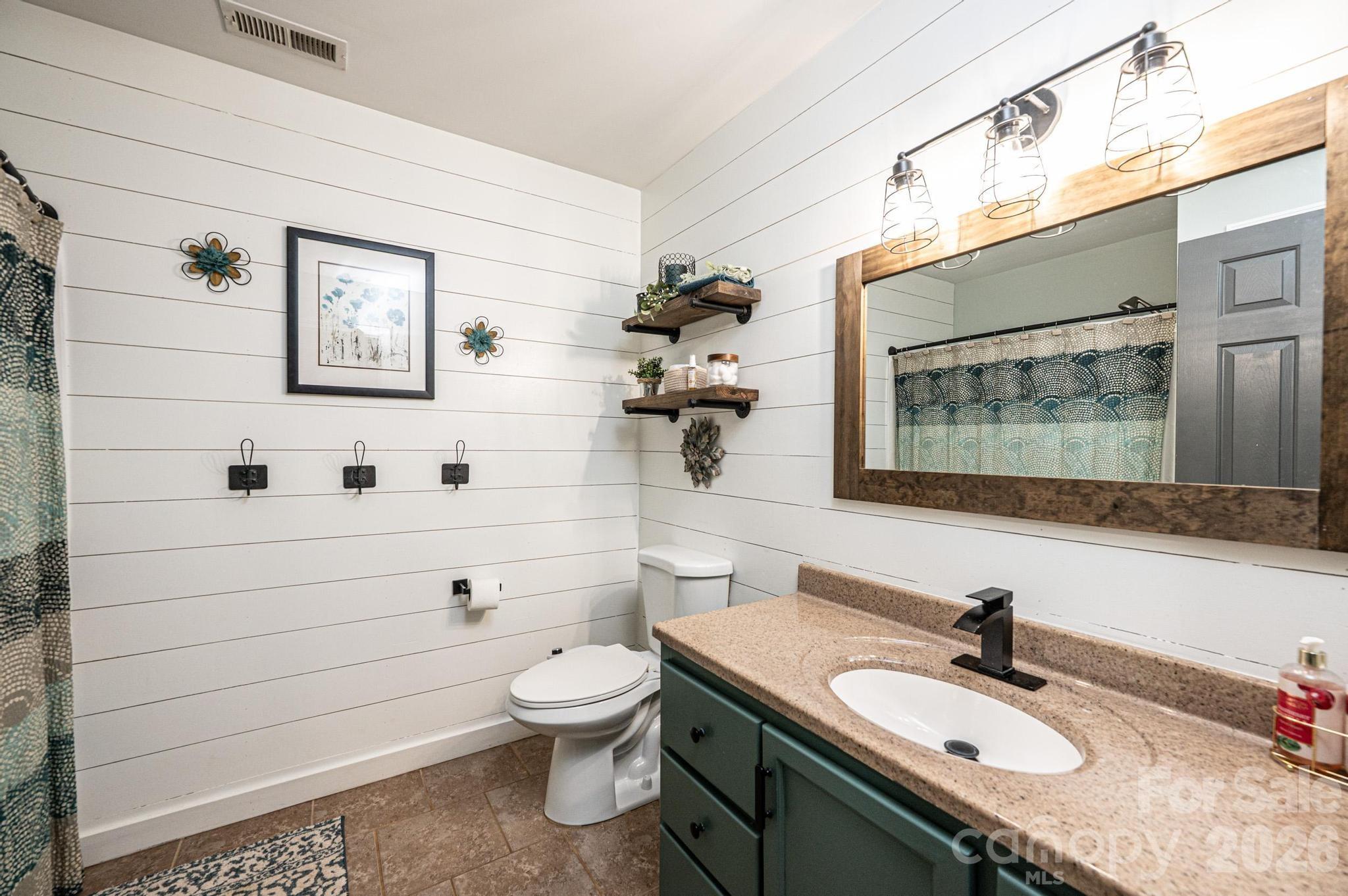 1896 Bakers Glade Lane Hickory NC 28602