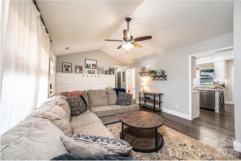 1896 Bakers Glade Lane Hickory NC 28602