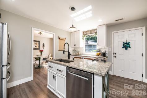 1896 Bakers Glade Lane Hickory NC 28602