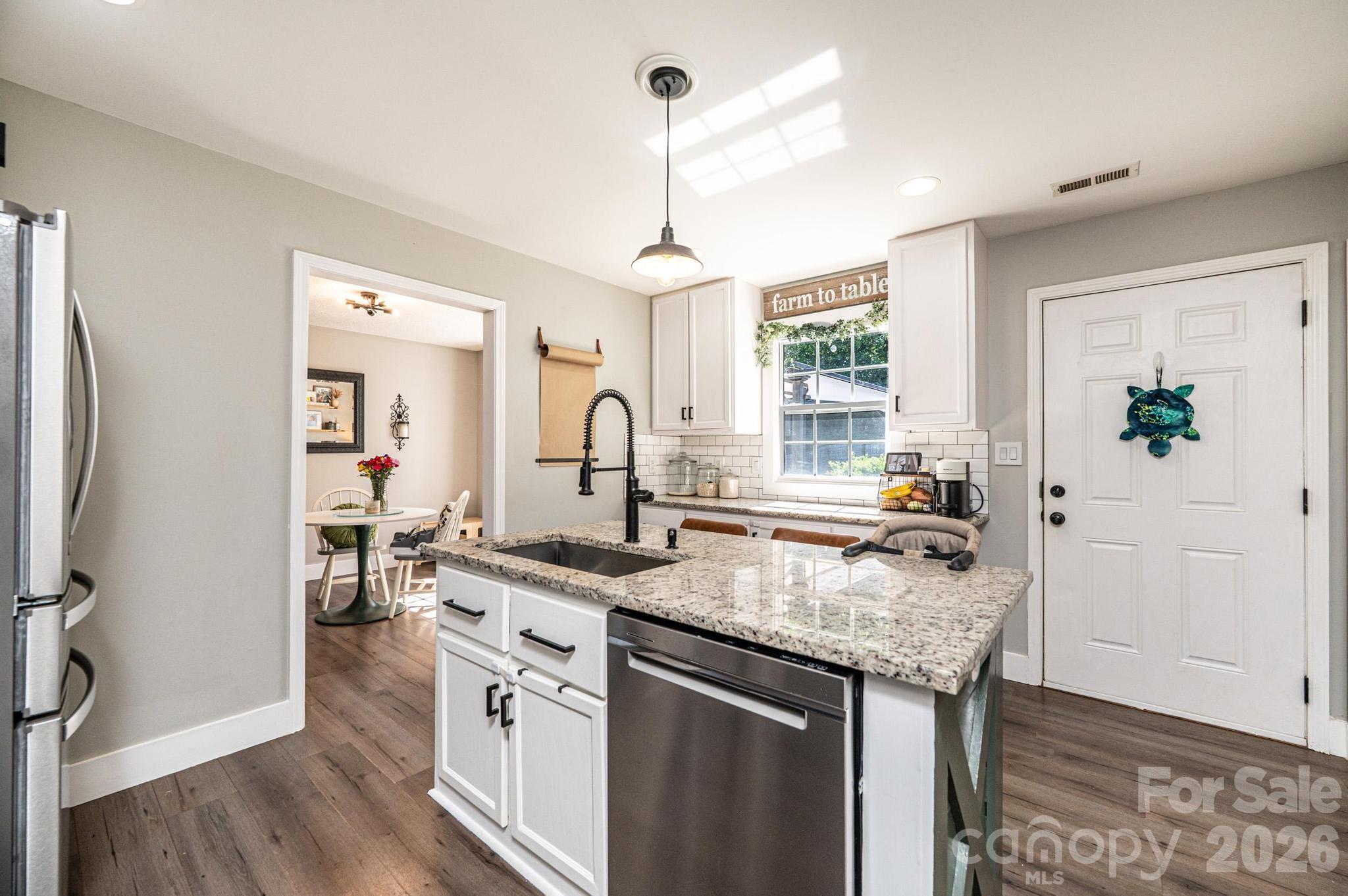 1896 Bakers Glade Lane Hickory NC 28602