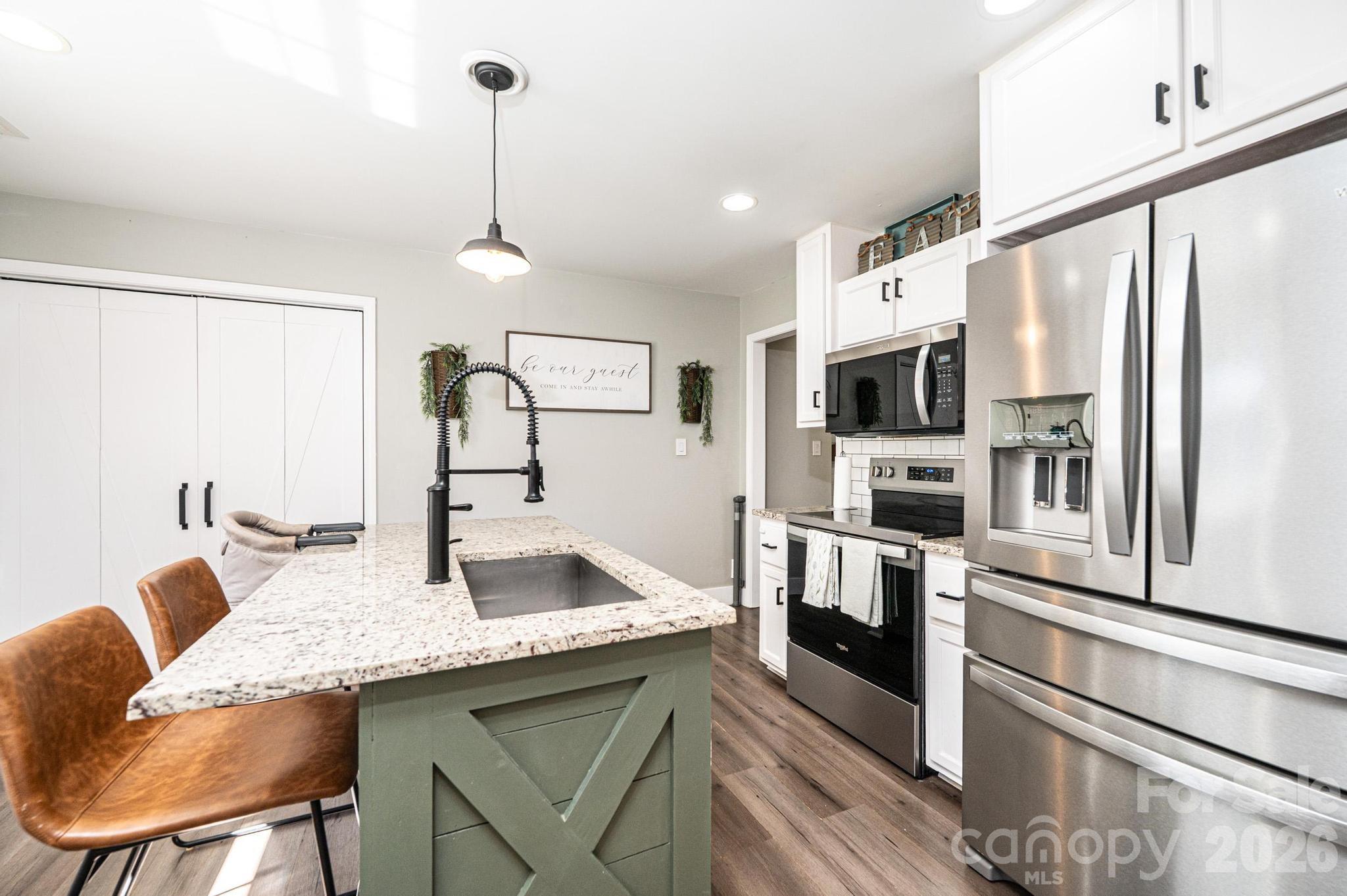 1896 Bakers Glade Lane Hickory NC 28602