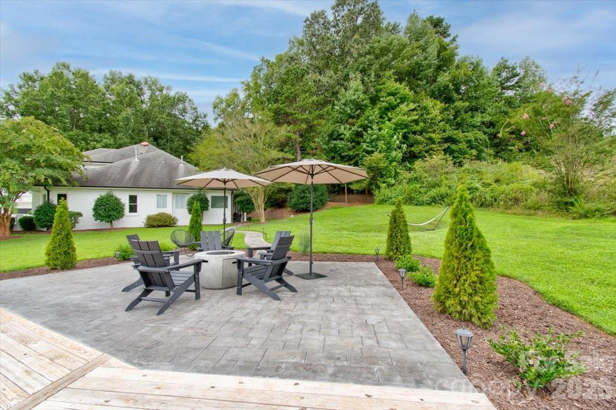 1337 Whispering Oaks Circle Matthews NC 28104