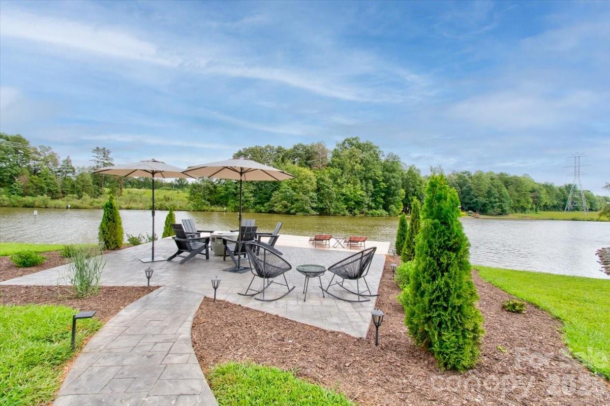 1337 Whispering Oaks Circle Matthews NC 28104