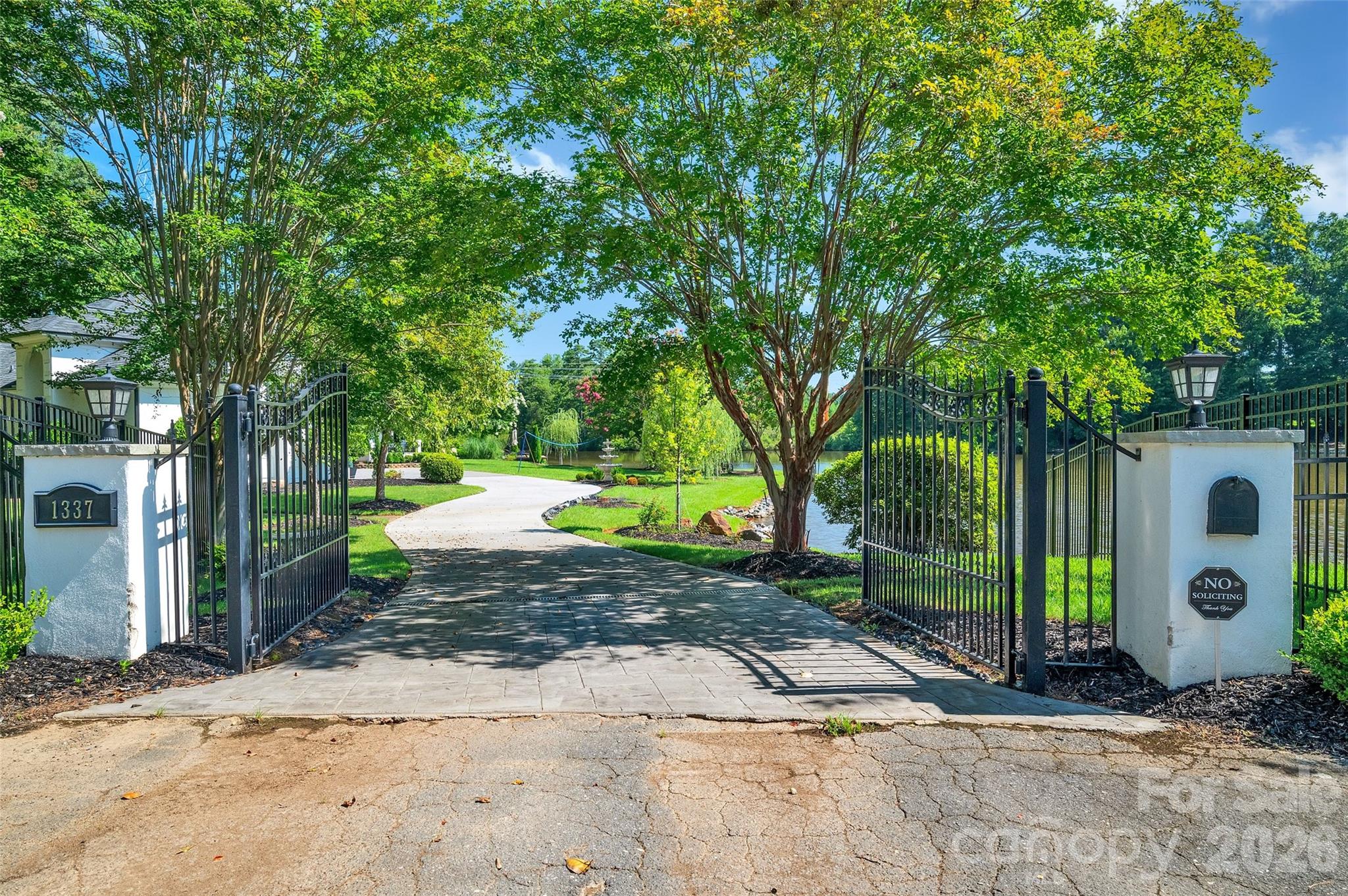 1337 Whispering Oaks Circle Matthews NC 28104