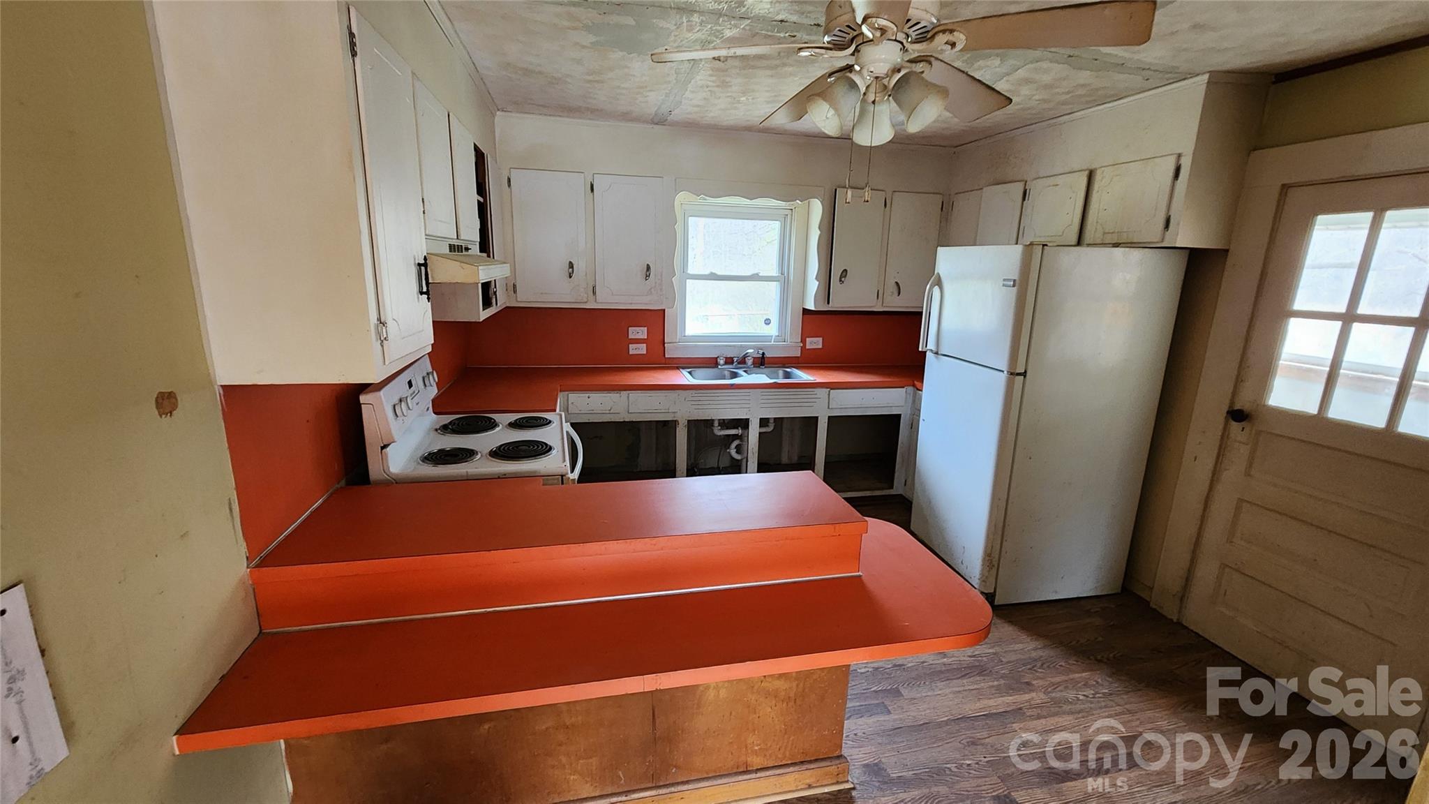 3490 Us 70 Highway E Marion NC 28752