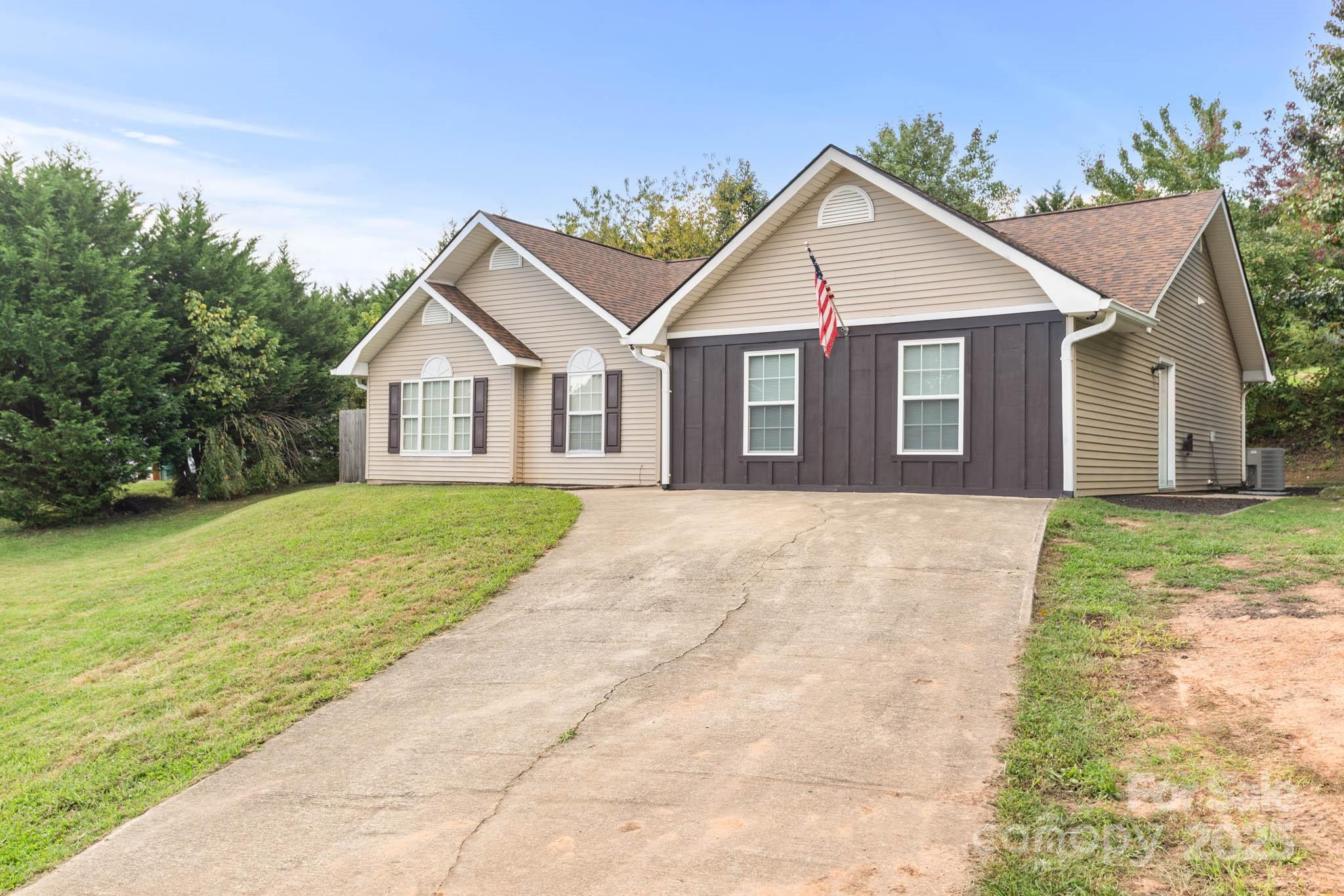 26 Sydney Lane Asheville NC 28806