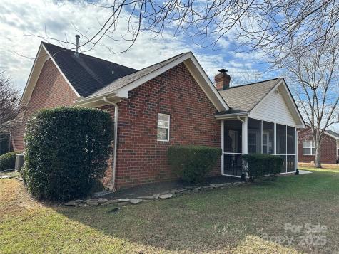 8423 Quail Hollow Drive Harrisburg NC 28075