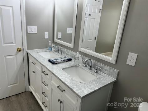 8423 Quail Hollow Drive Harrisburg NC 28075