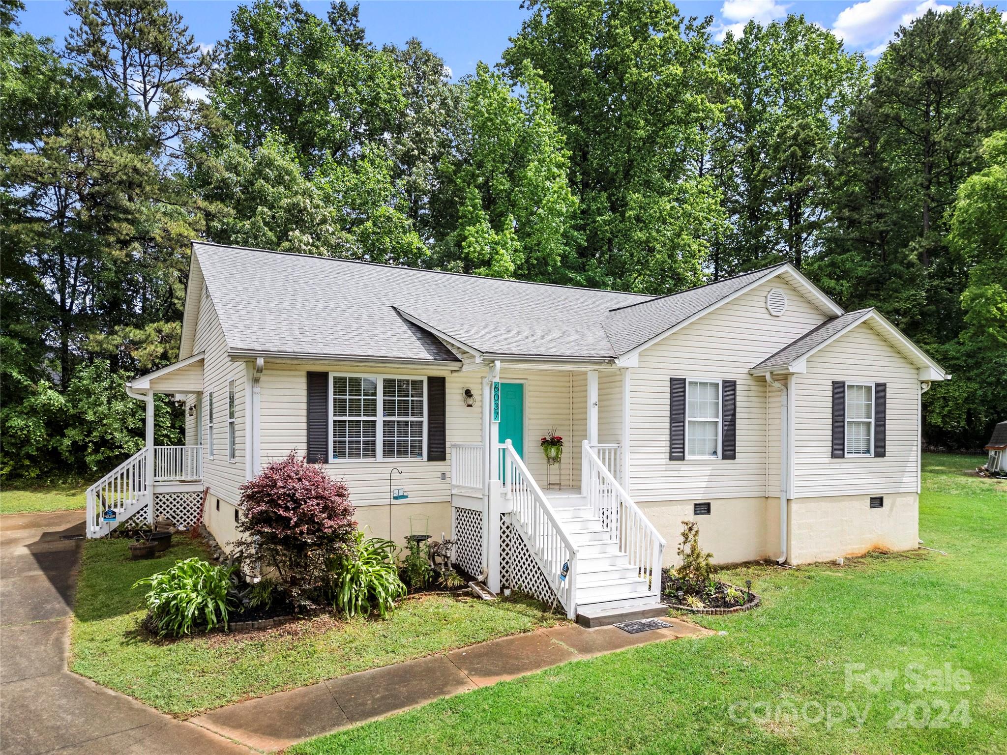 6037 Queensborough Court Charlotte NC 28216