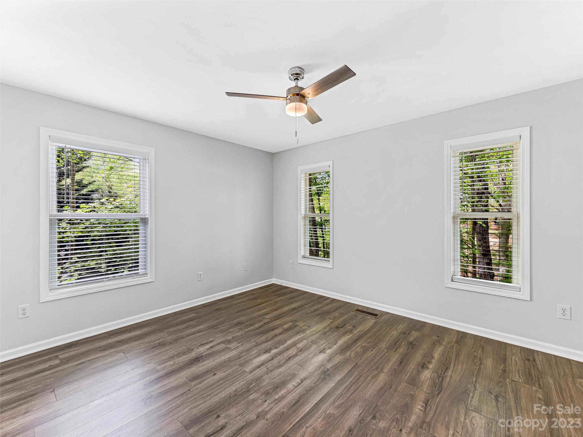 31 Oakwood Road Candler NC 28715