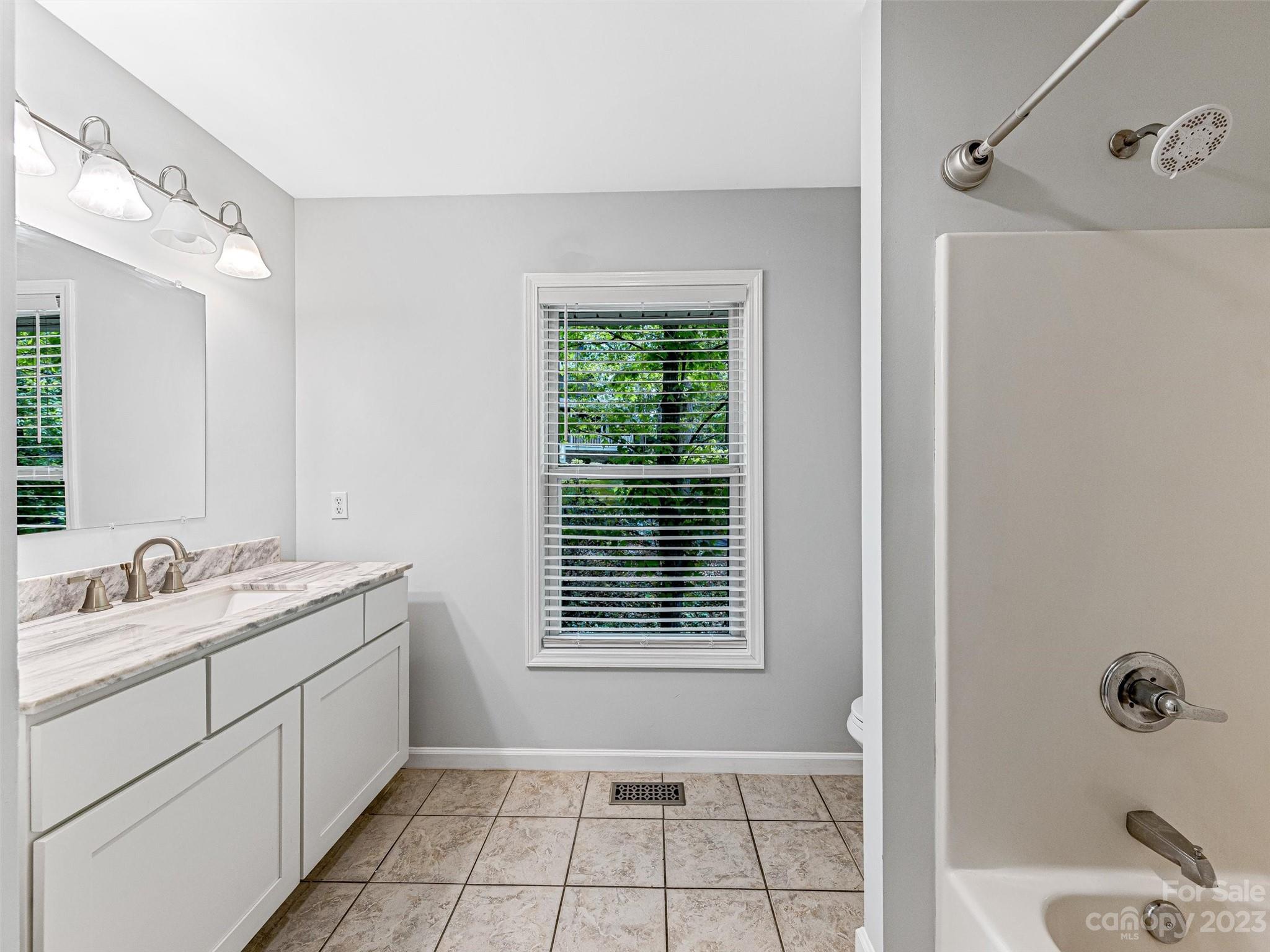 31 Oakwood Road Candler NC 28715