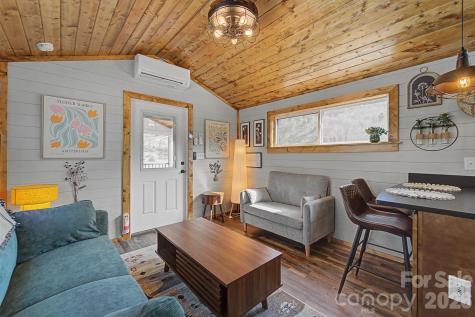 122 Mountain Breeze Ridge Scaly Mountain NC 28775