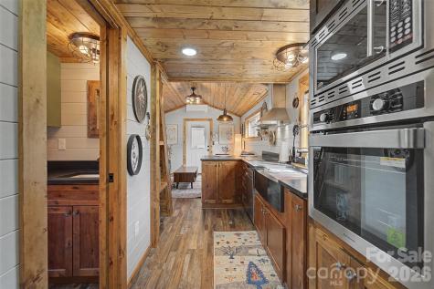 122 Mountain Breeze Ridge Scaly Mountain NC 28775