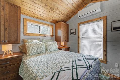 122 Mountain Breeze Ridge Scaly Mountain NC 28775