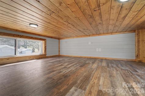 122 Mountain Breeze Ridge Scaly Mountain NC 28775