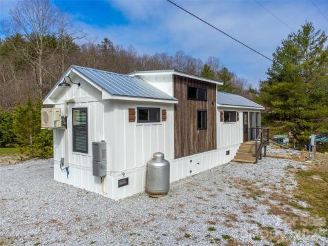 122 Mountain Breeze Ridge Scaly Mountain NC 28775