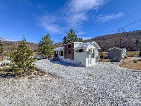 122 Mountain Breeze Ridge Scaly Mountain NC 28775
