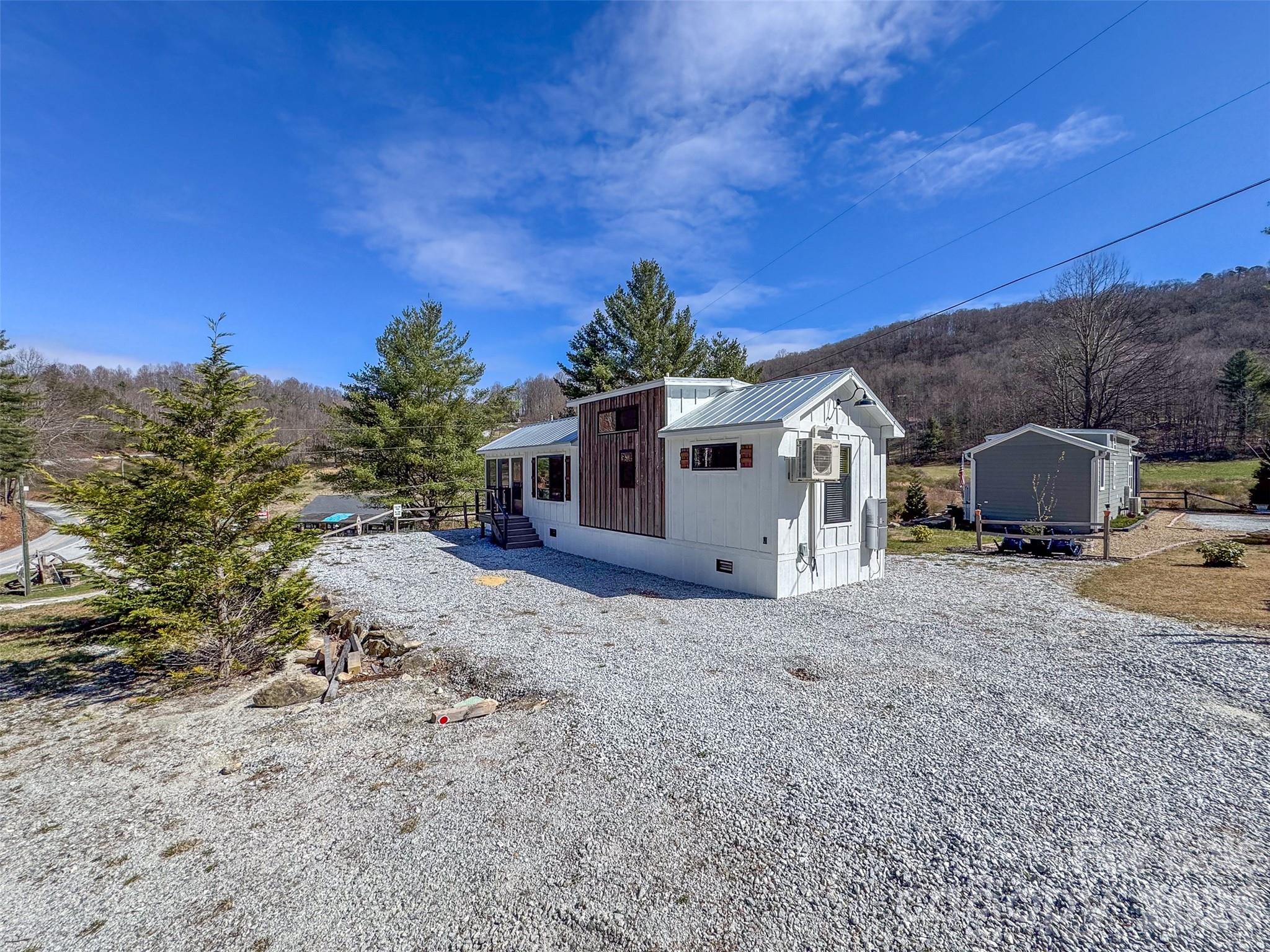 122 Mountain Breeze Ridge Scaly Mountain NC 28775