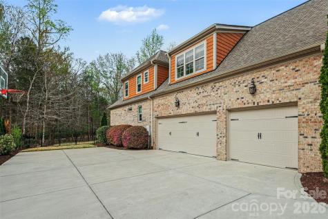 17909 Nodghia Circle Davidson NC 28036