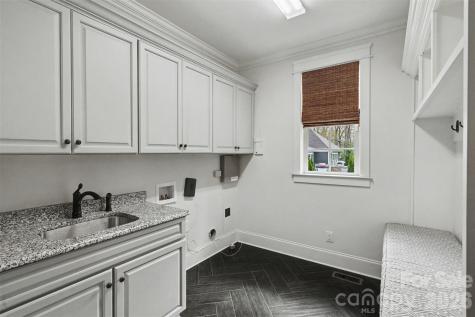 17909 Nodghia Circle Davidson NC 28036