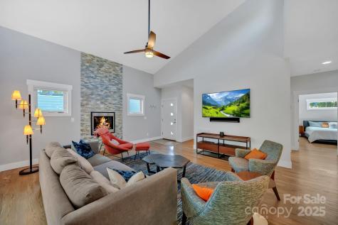 8 Birdhouse Row Asheville NC 28801