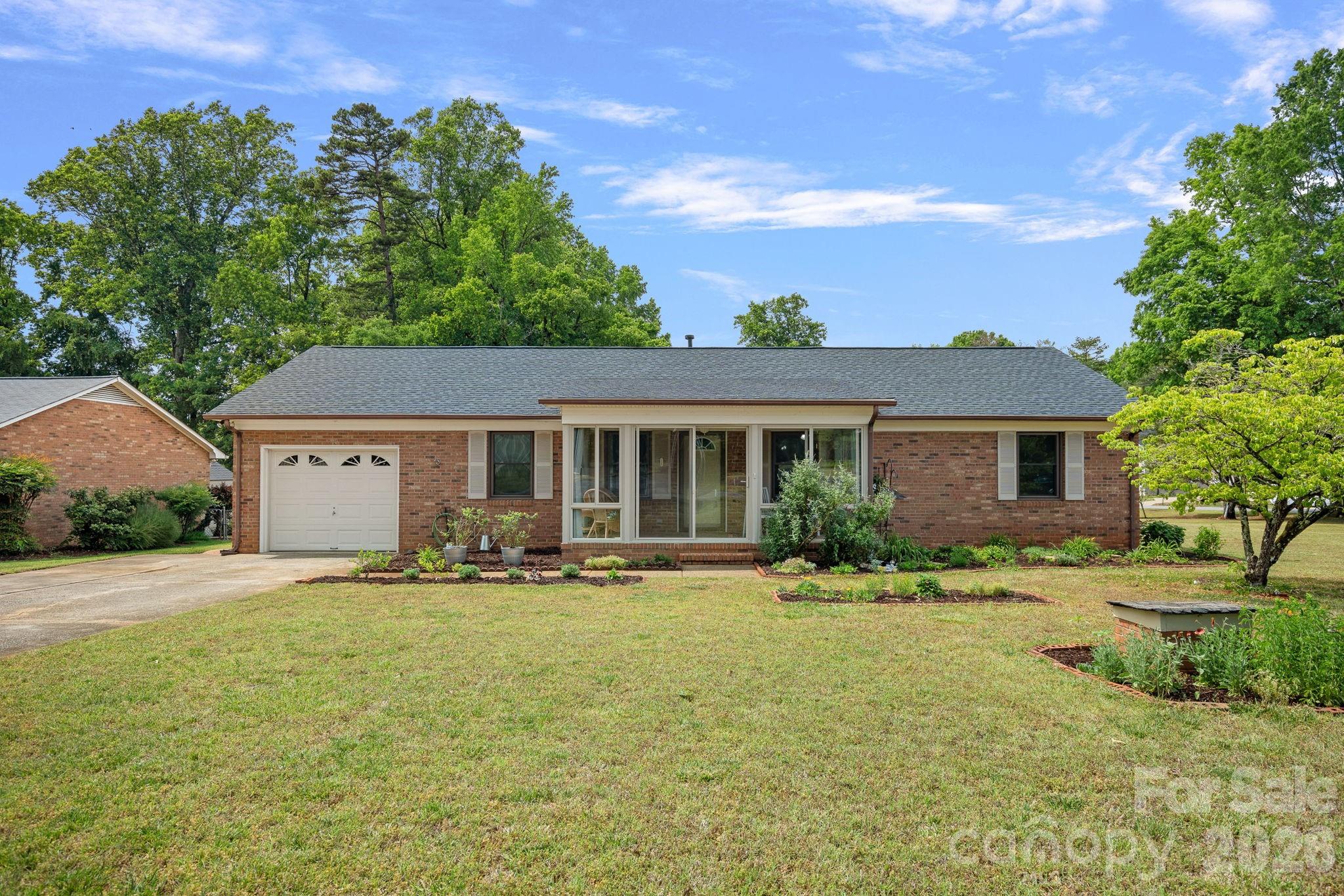 6131 Kinghurst Drive Charlotte NC 28216