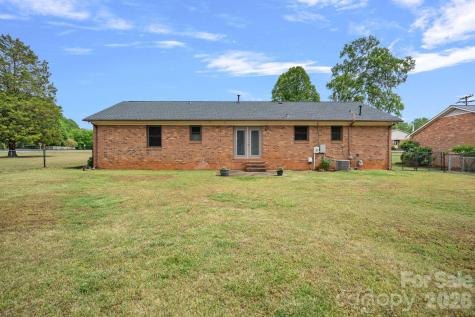 6131 Kinghurst Drive Charlotte NC 28216