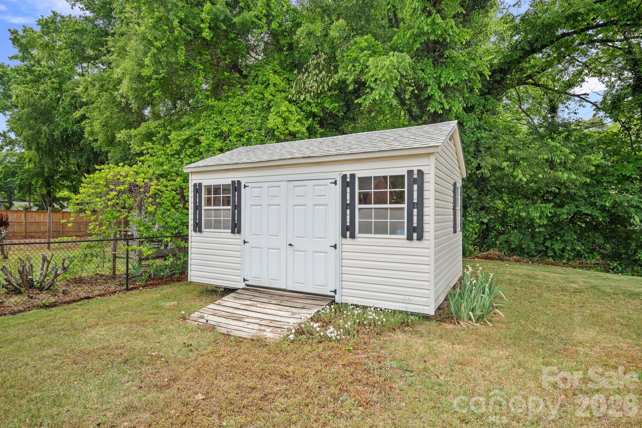 6131 Kinghurst Drive Charlotte NC 28216