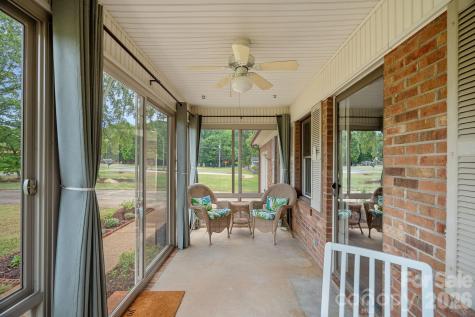 6131 Kinghurst Drive Charlotte NC 28216