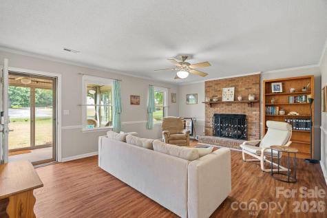 6131 Kinghurst Drive Charlotte NC 28216