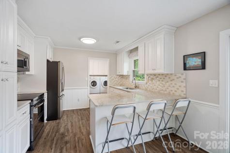 6131 Kinghurst Drive Charlotte NC 28216