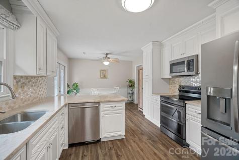 6131 Kinghurst Drive Charlotte NC 28216