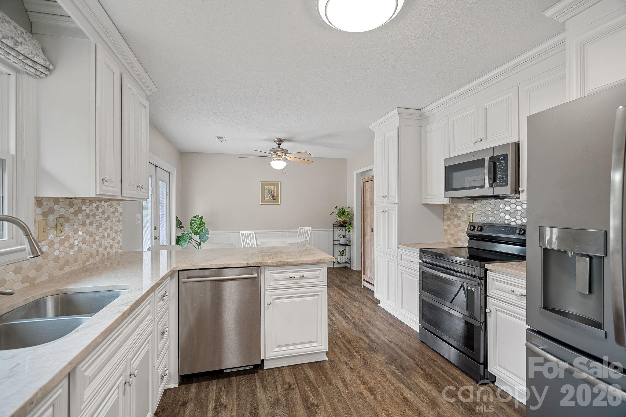 6131 Kinghurst Drive Charlotte NC 28216