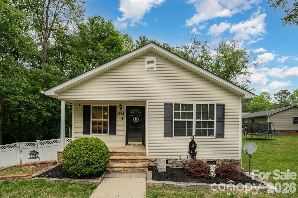 1918 W 5th Avenue Gastonia NC 28052