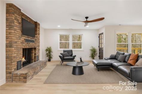 7 Angus Lane Asheville NC 28805