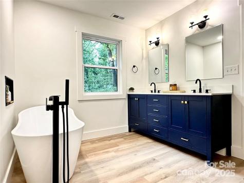 7 Angus Lane Asheville NC 28805