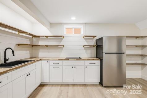 7 Angus Lane Asheville NC 28805