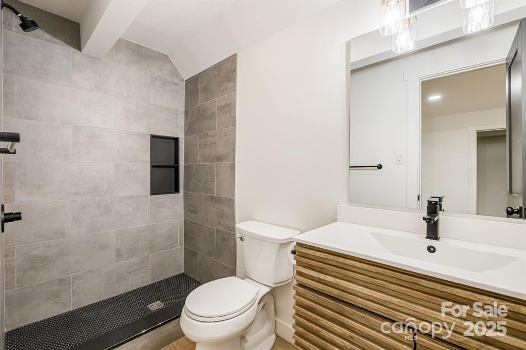 7 Angus Lane Asheville NC 28805