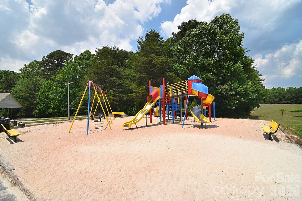 132 Blue Bird Drive New London NC 28127