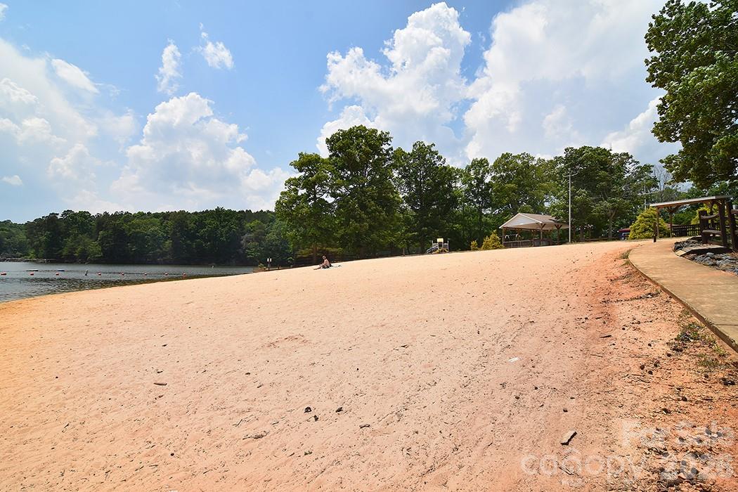 132 Blue Bird Drive New London NC 28127