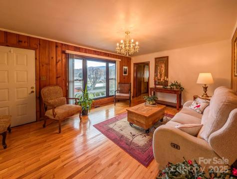 39 Hawthorne Lane Burnsville NC 28714