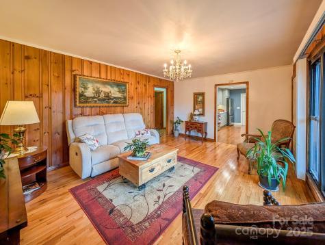 39 Hawthorne Lane Burnsville NC 28714