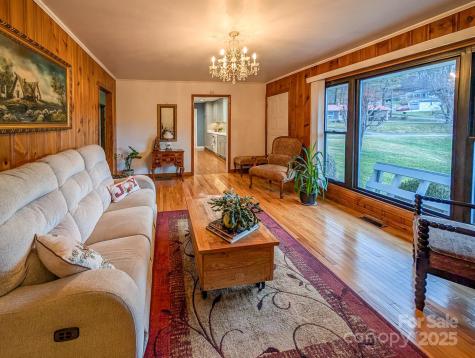 39 Hawthorne Lane Burnsville NC 28714