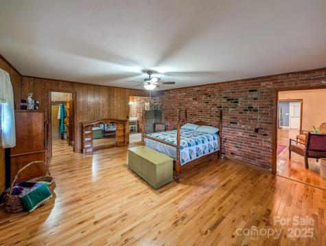 39 Hawthorne Lane Burnsville NC 28714