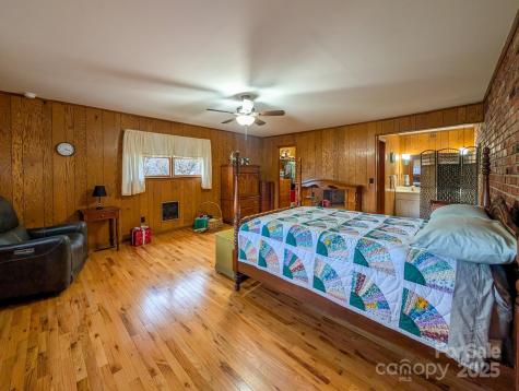 39 Hawthorne Lane Burnsville NC 28714