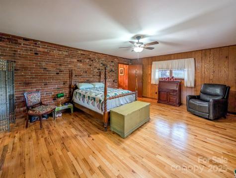 39 Hawthorne Lane Burnsville NC 28714