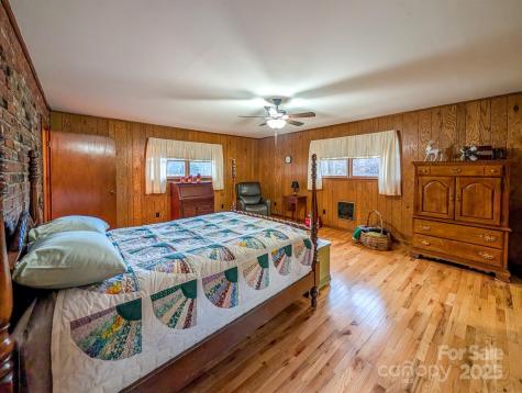 39 Hawthorne Lane Burnsville NC 28714