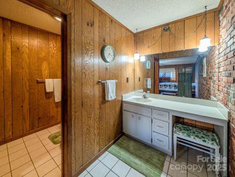 39 Hawthorne Lane Burnsville NC 28714