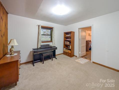 39 Hawthorne Lane Burnsville NC 28714