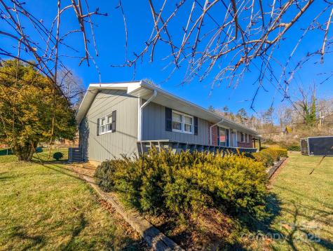 39 Hawthorne Lane Burnsville NC 28714